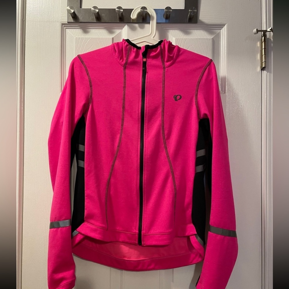 Pearl Izumi Cycling/Running Jacket 

Size: Medium 
Color: Pink
Great condition!